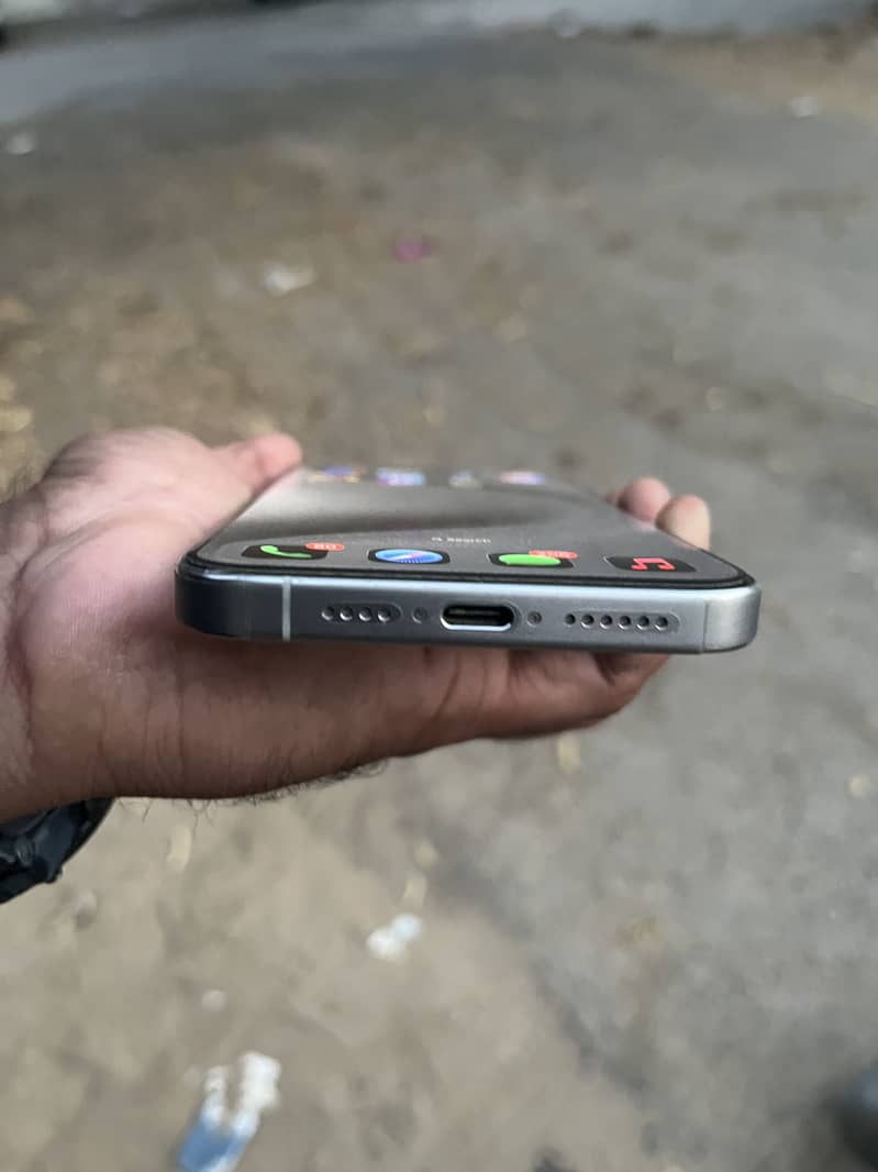 Apple iPhone 15 Pro Max 4