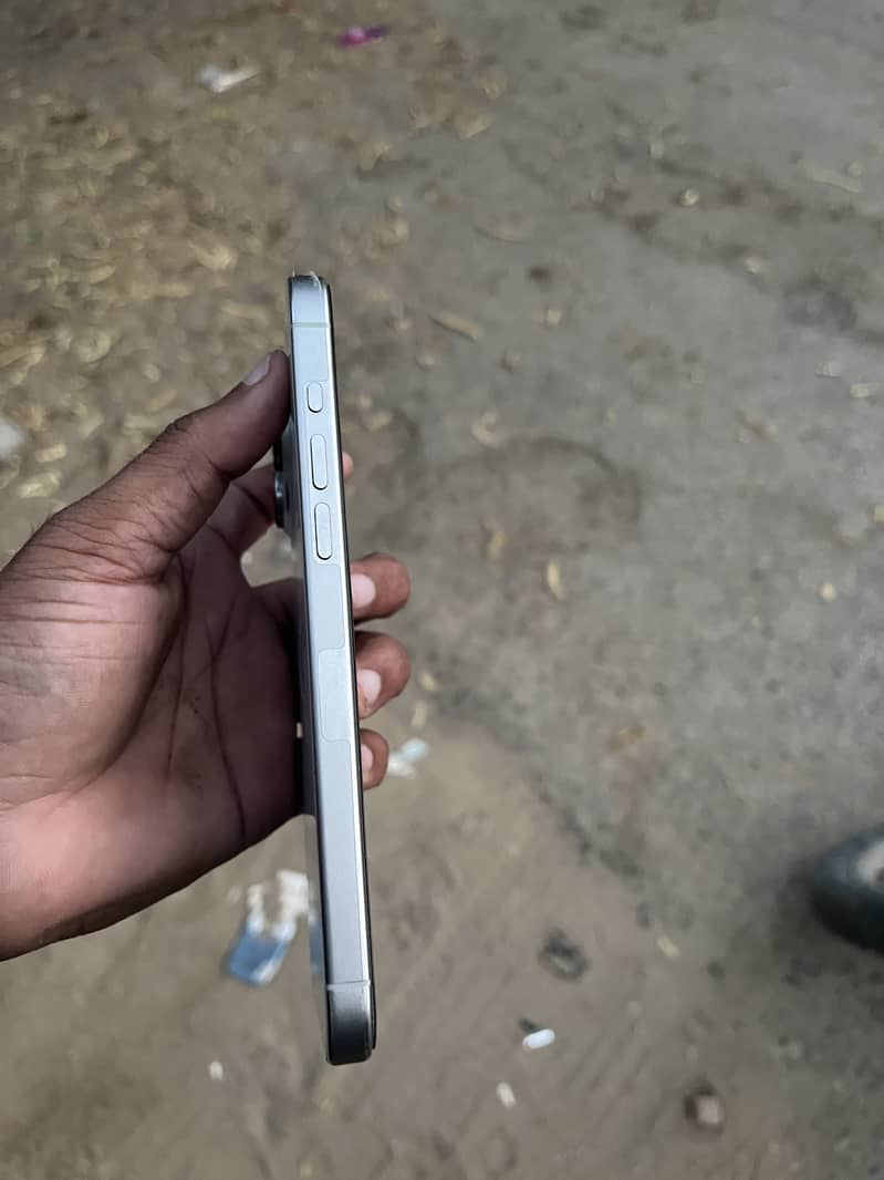 Apple iPhone 15 Pro Max 6