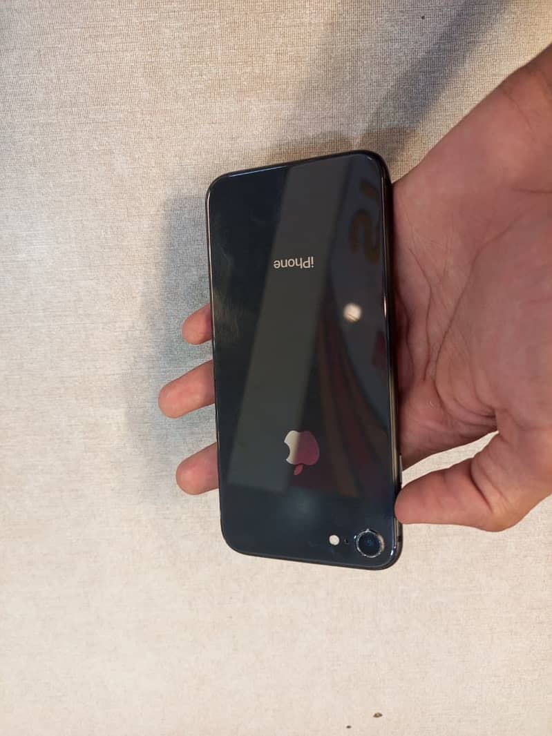 Apple iPhone 8 1