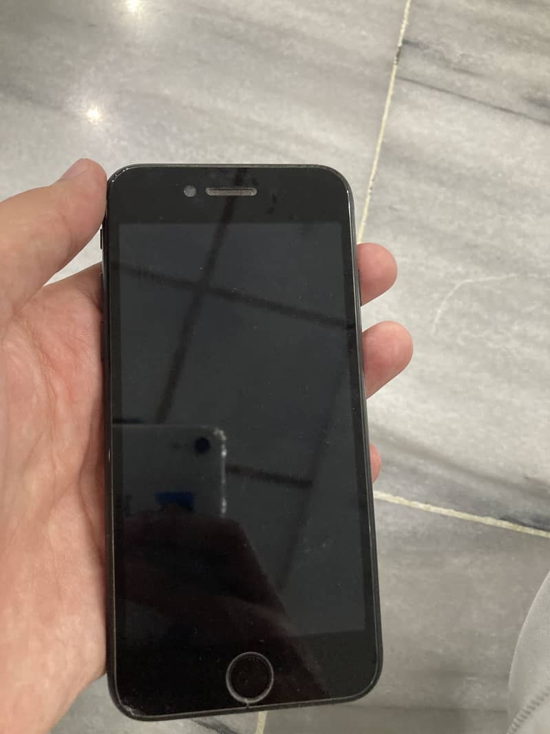 Apple iPhone 7 1