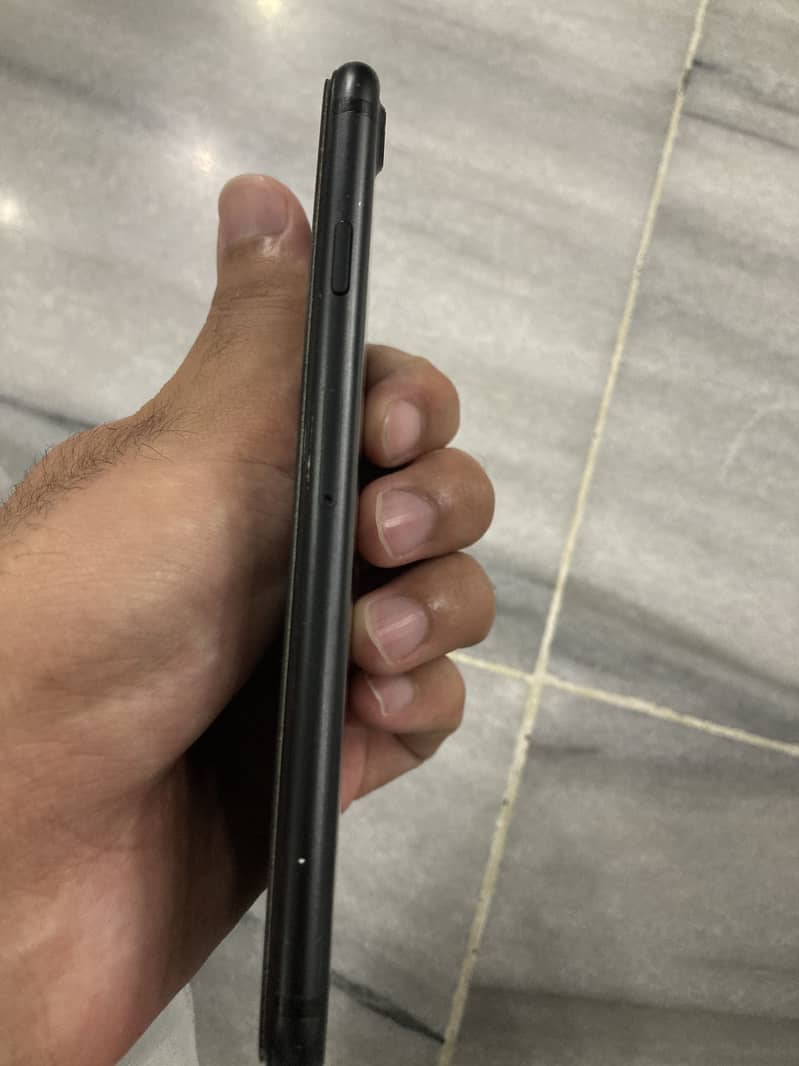 Apple iPhone 7 4