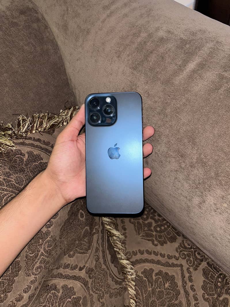 Apple iPhone 15 Pro Max 1