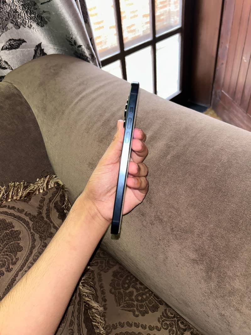 Apple iPhone 15 Pro Max 2