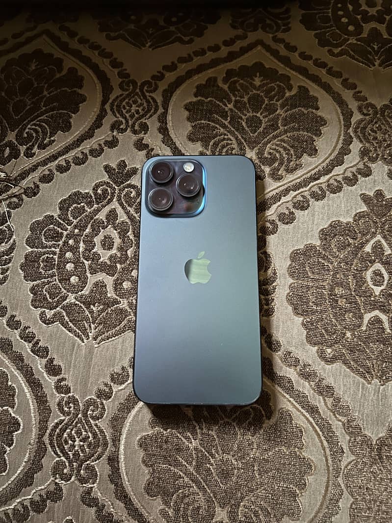 Apple iPhone 15 Pro Max 4