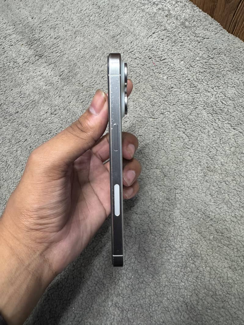 Apple iPhone 15 Pro Max 2