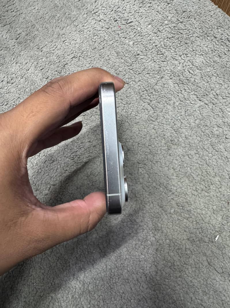 Apple iPhone 15 Pro Max 3
