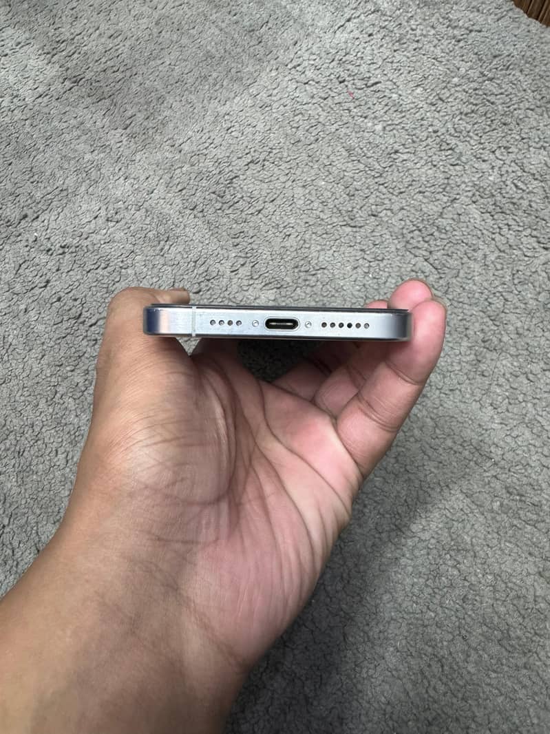 Apple iPhone 15 Pro Max 4