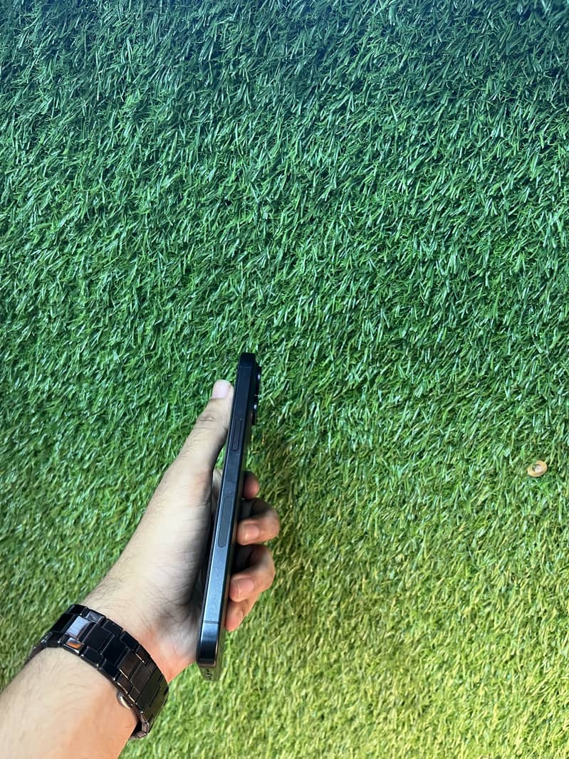 Apple iPhone 15 Pro Max 3