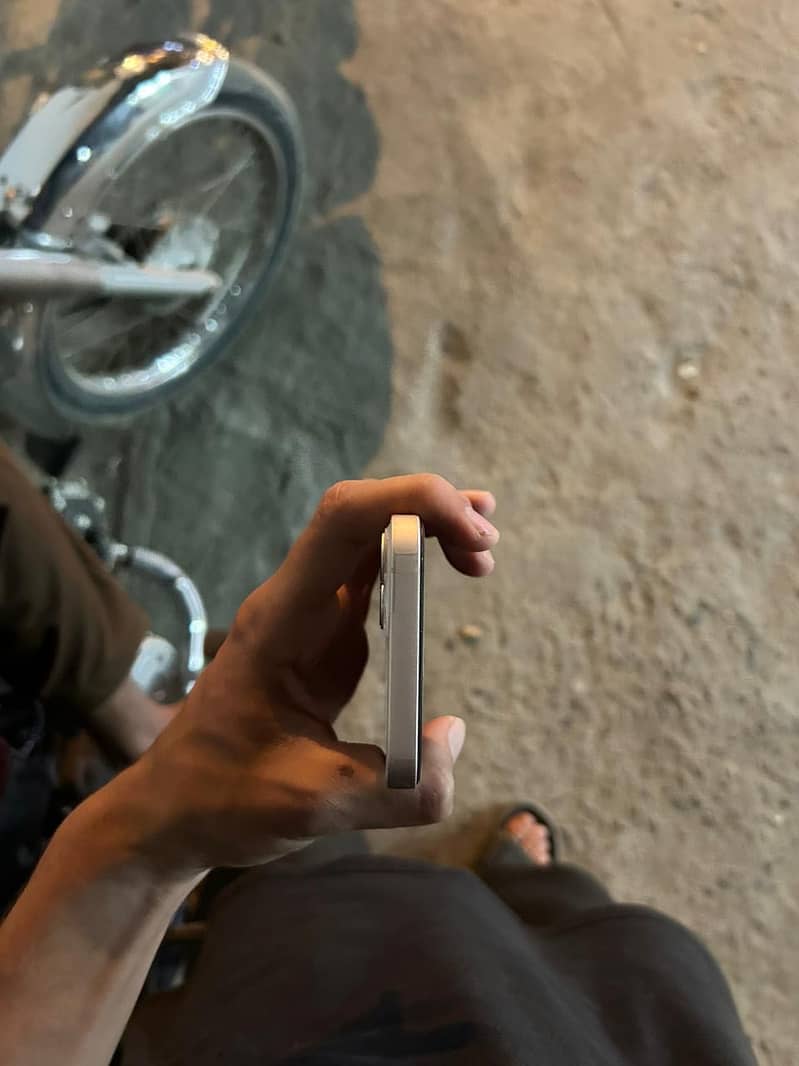 Apple iPhone 13 1