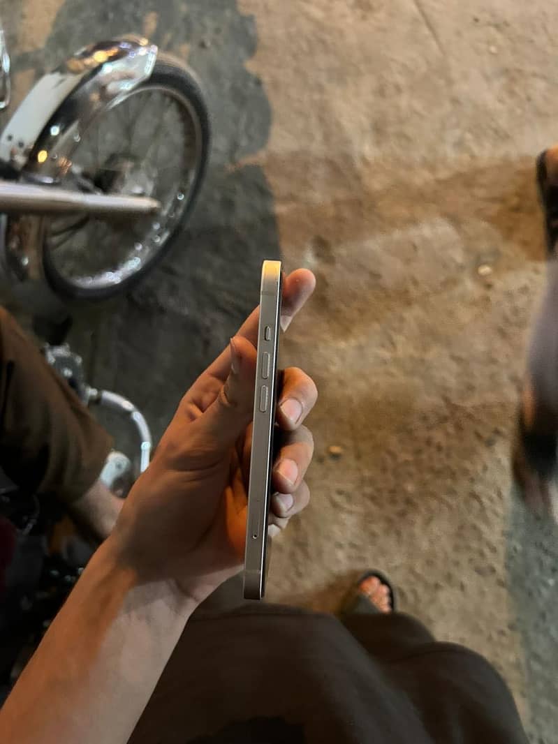 Apple iPhone 13 6