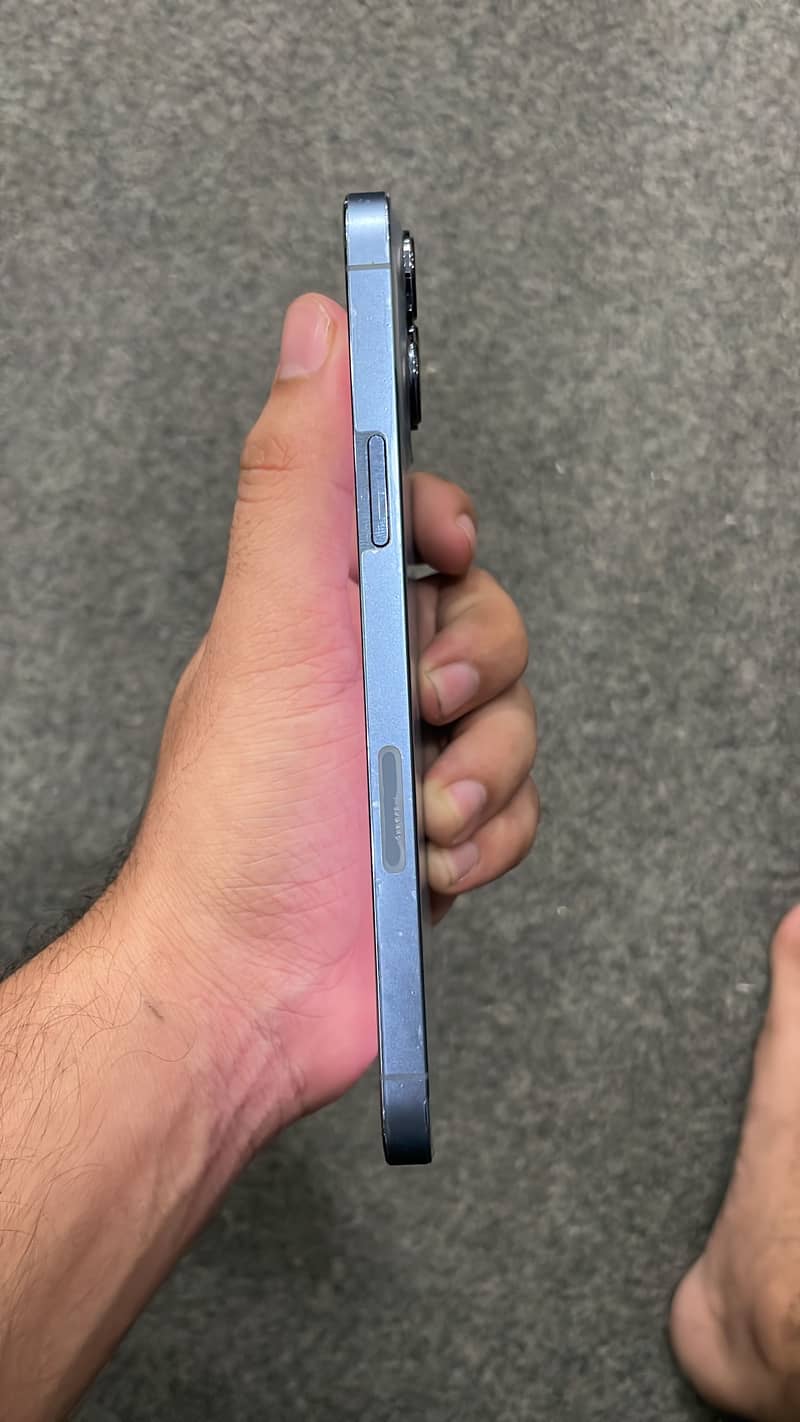 Apple iPhone 13 Pro Max 2