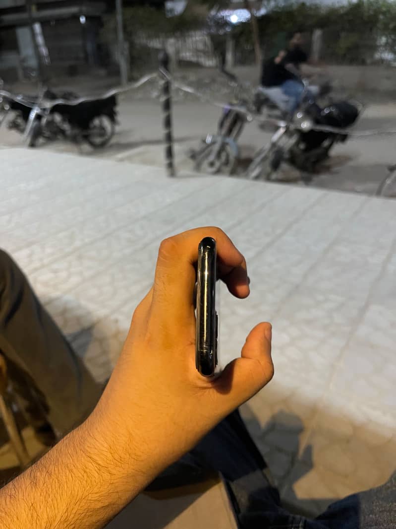Apple iPhone 11 Pro 2