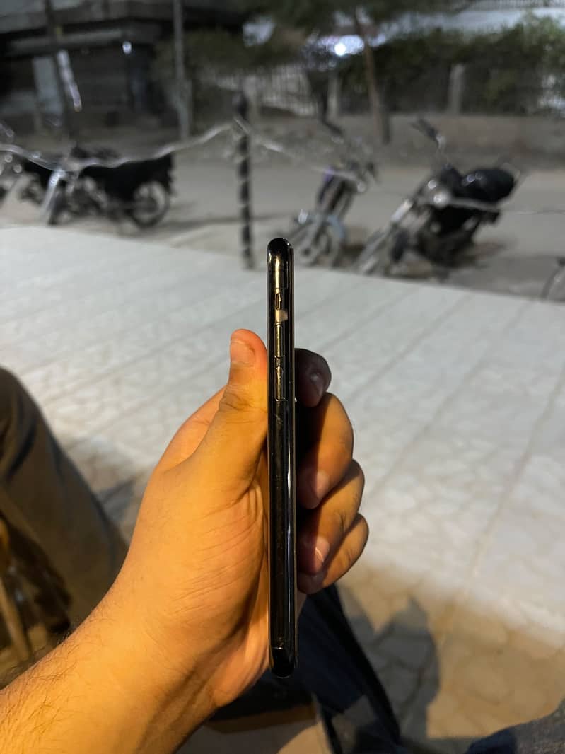 Apple iPhone 11 Pro 3