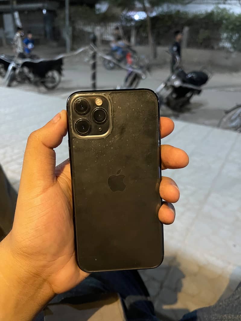 Apple iPhone 11 Pro 4