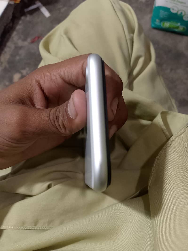 Apple iPhone 8 1