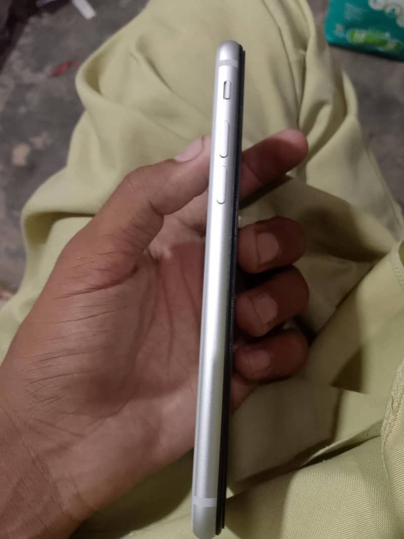 Apple iPhone 8 4