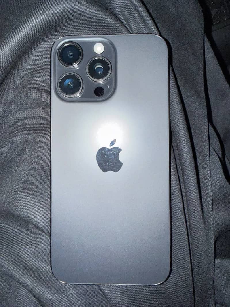 Apple iPhone 15 Pro Max 0