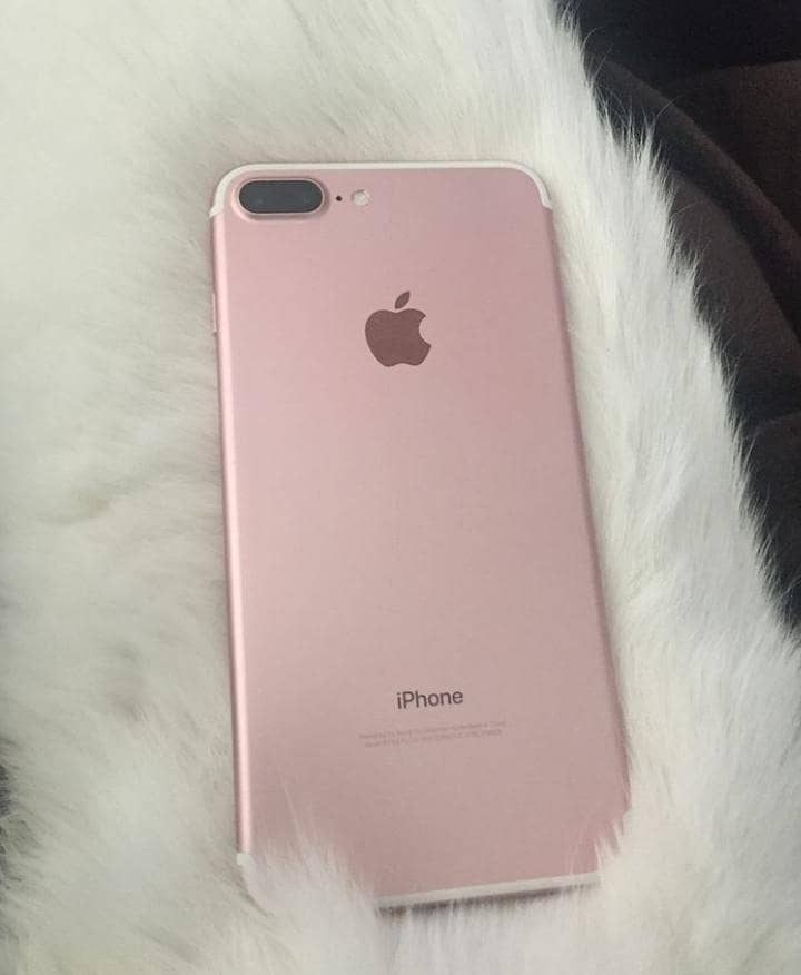 Apple iPhone 7 Plus. 1