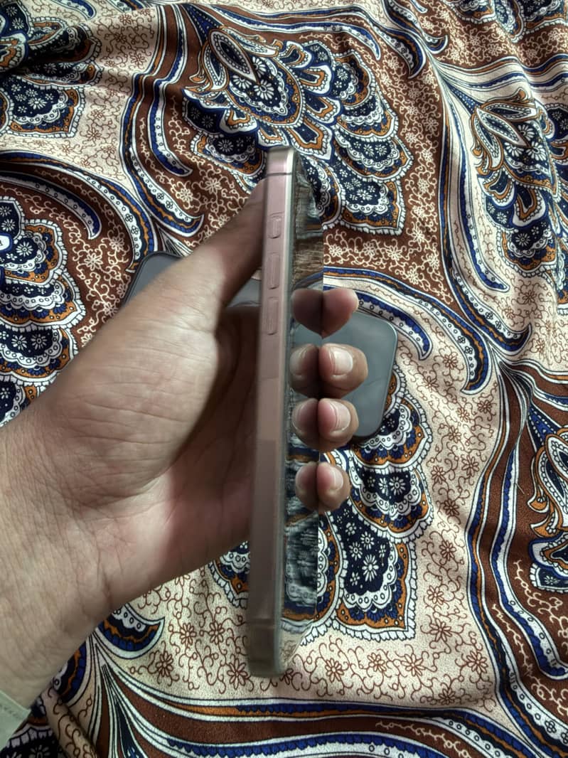 Apple iPhone 16 Pro Max 2