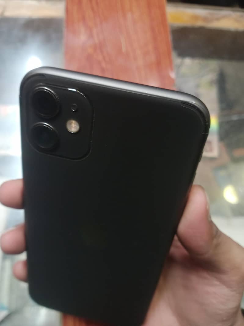Apple iPhone 11 4