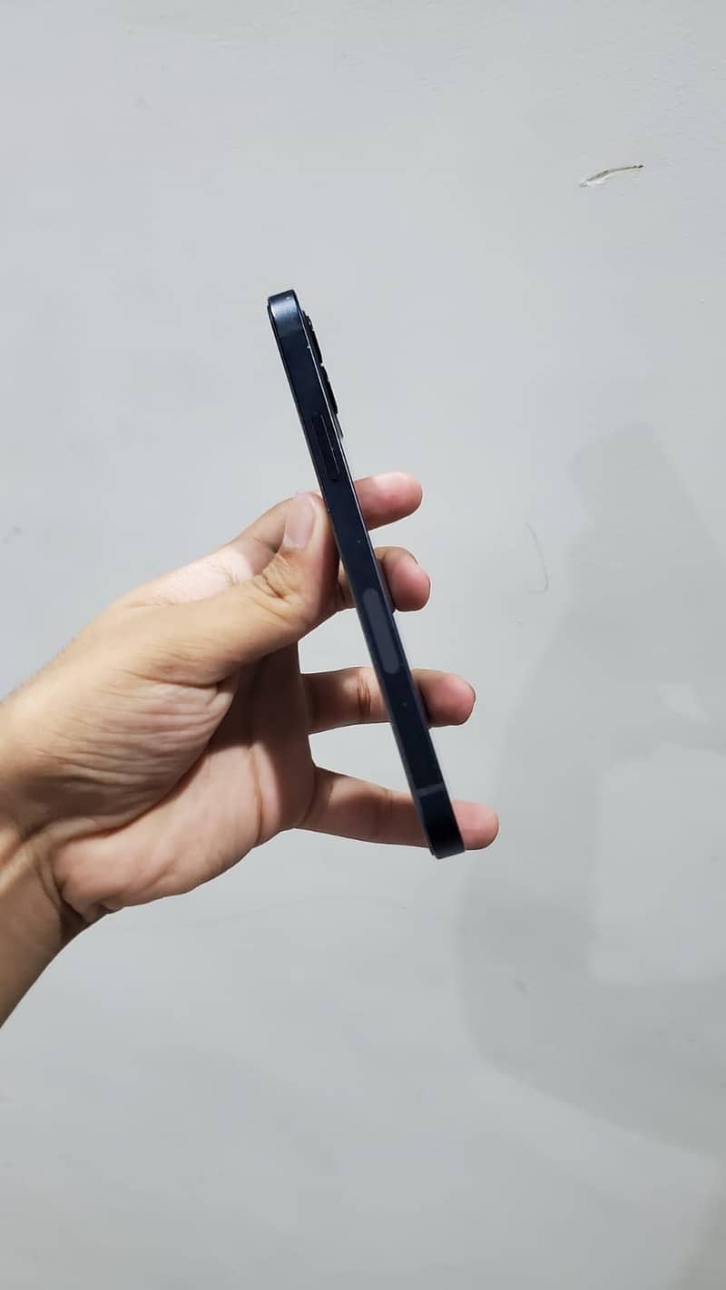 Apple iPhone 12 6