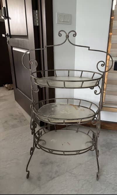 Rot iron stand