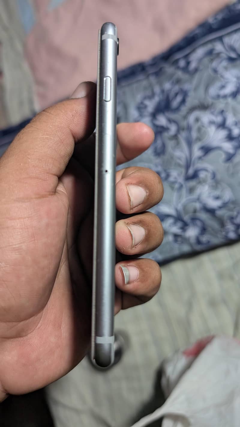 Apple iPhone 6S 4