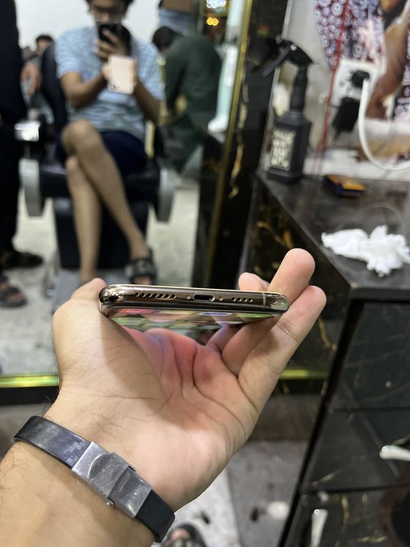 iPhone 11 Pro Max 2