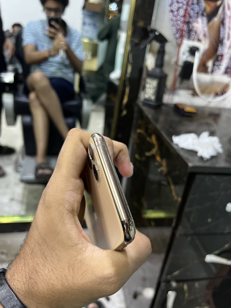 iPhone 11 Pro Max 5