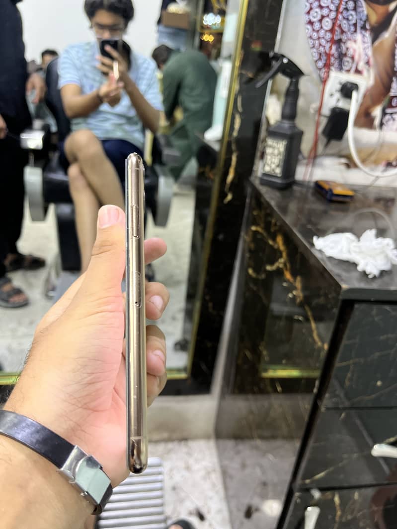 iPhone 11 Pro Max 6