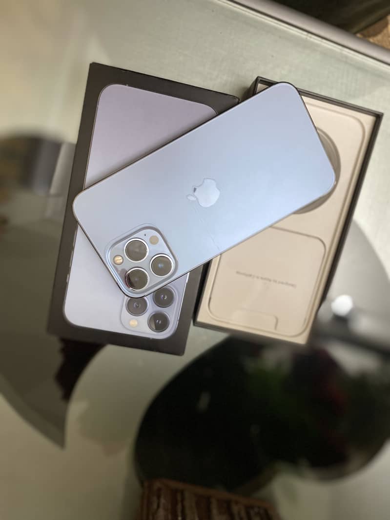 Apple iPhone 13 Pro Max 0