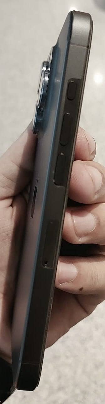 Apple iPhone 15 Pro 3
