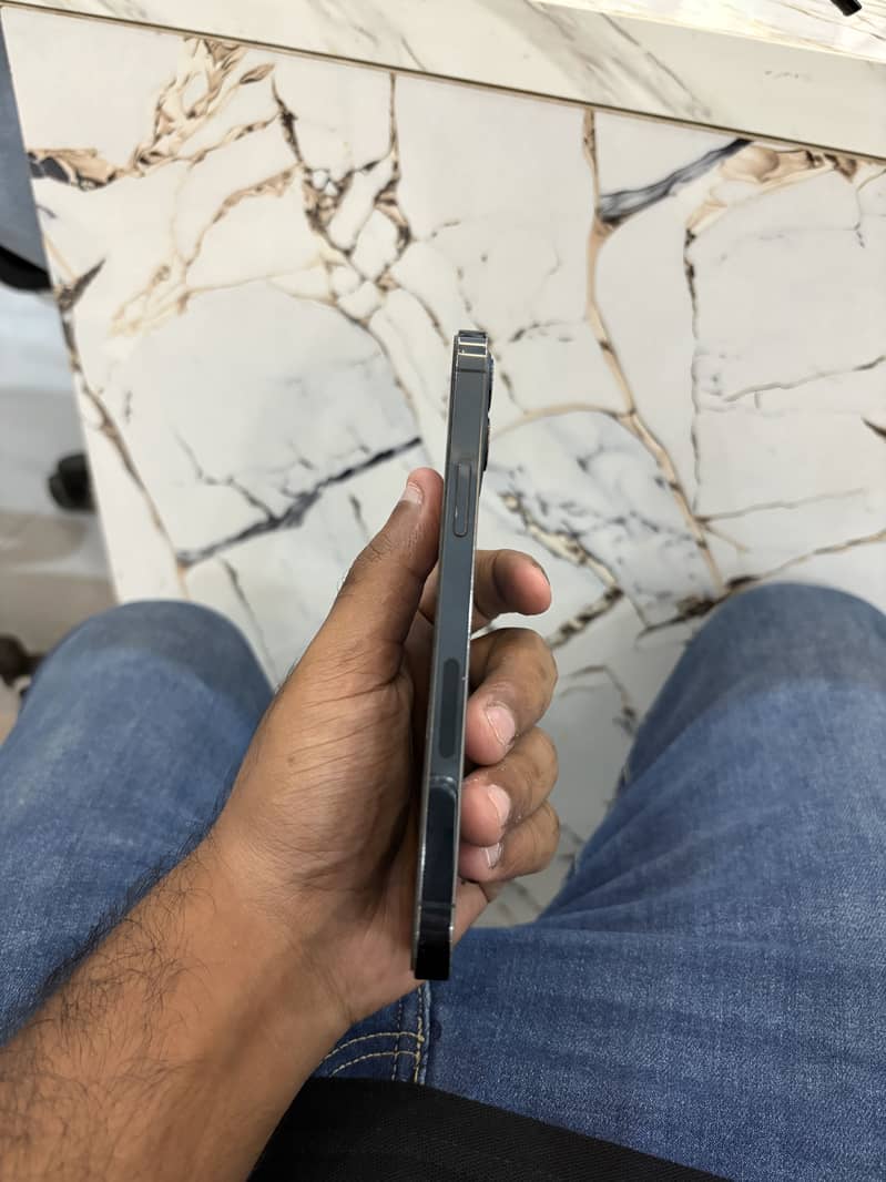 iPhone 12 Pro 4