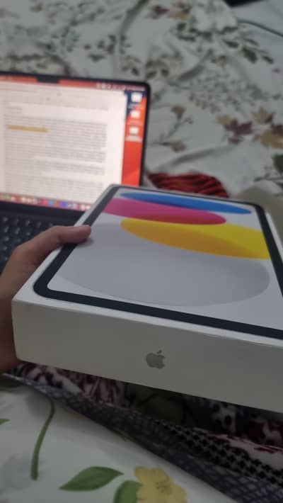 IPAD A16 128 GB Silver A3354 Box pack with apple pencil
