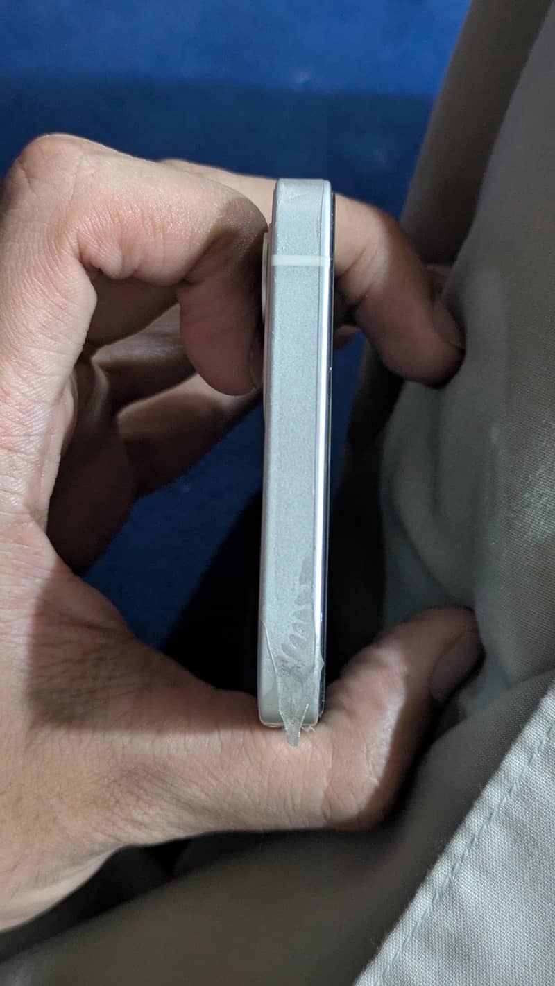 Apple iPhone 12 4