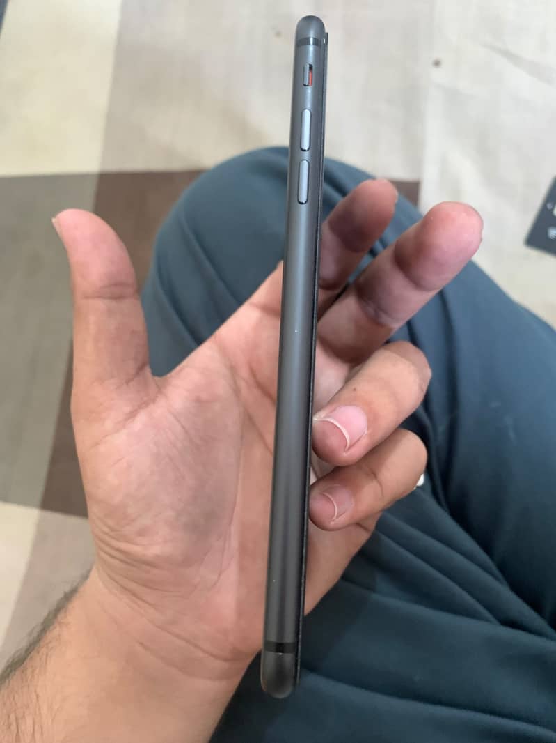 Apple iPhone 8 Plus 0