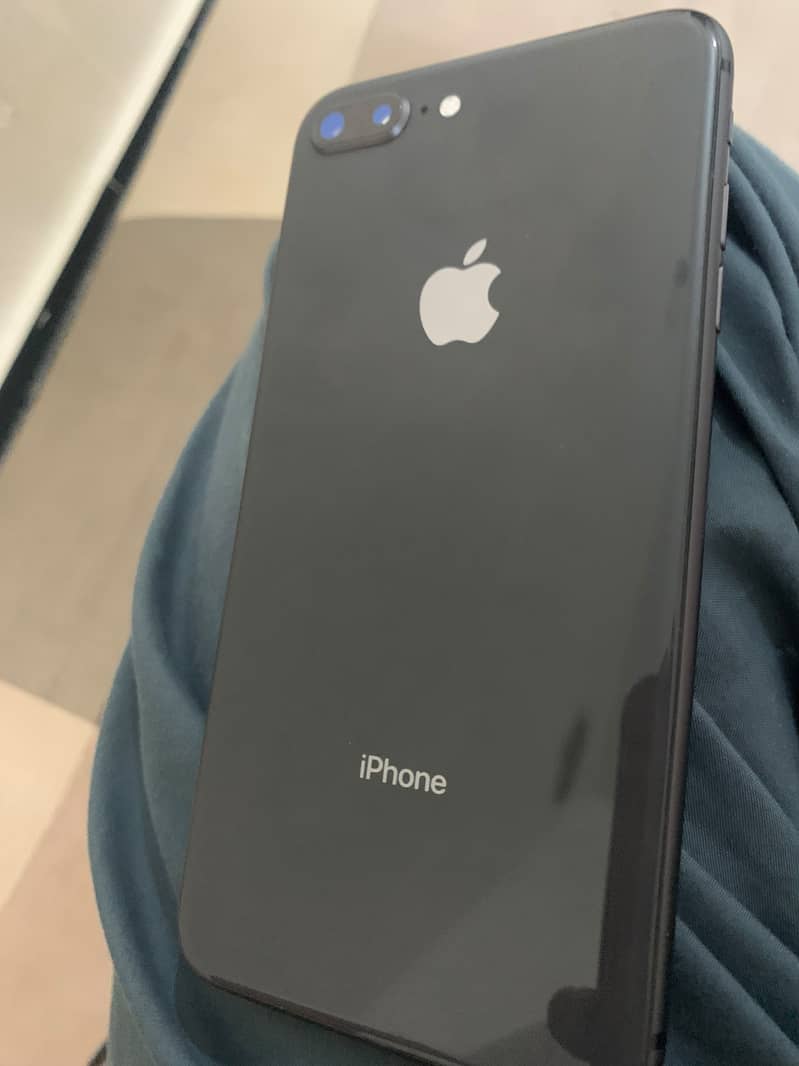 Apple iPhone 8 Plus 4
