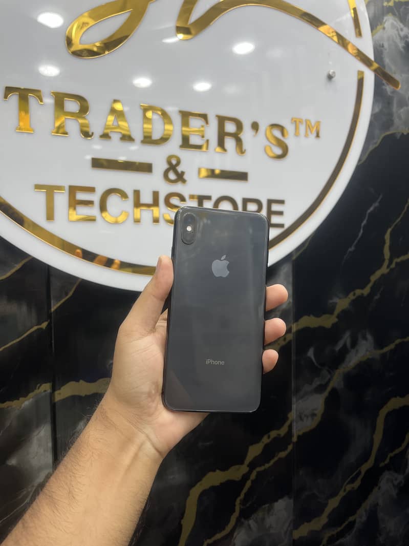 Apple iPhone XS Max 4