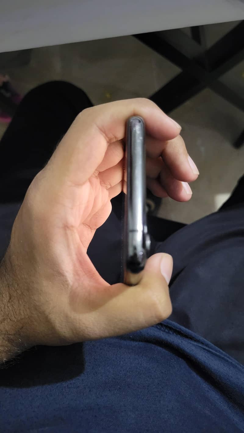 Apple iPhone XS 3