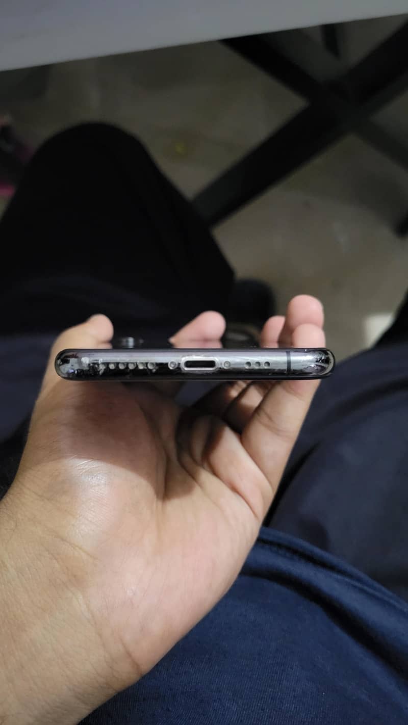 Apple iPhone XS 5