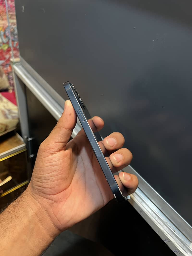 Apple iPhone 13 1