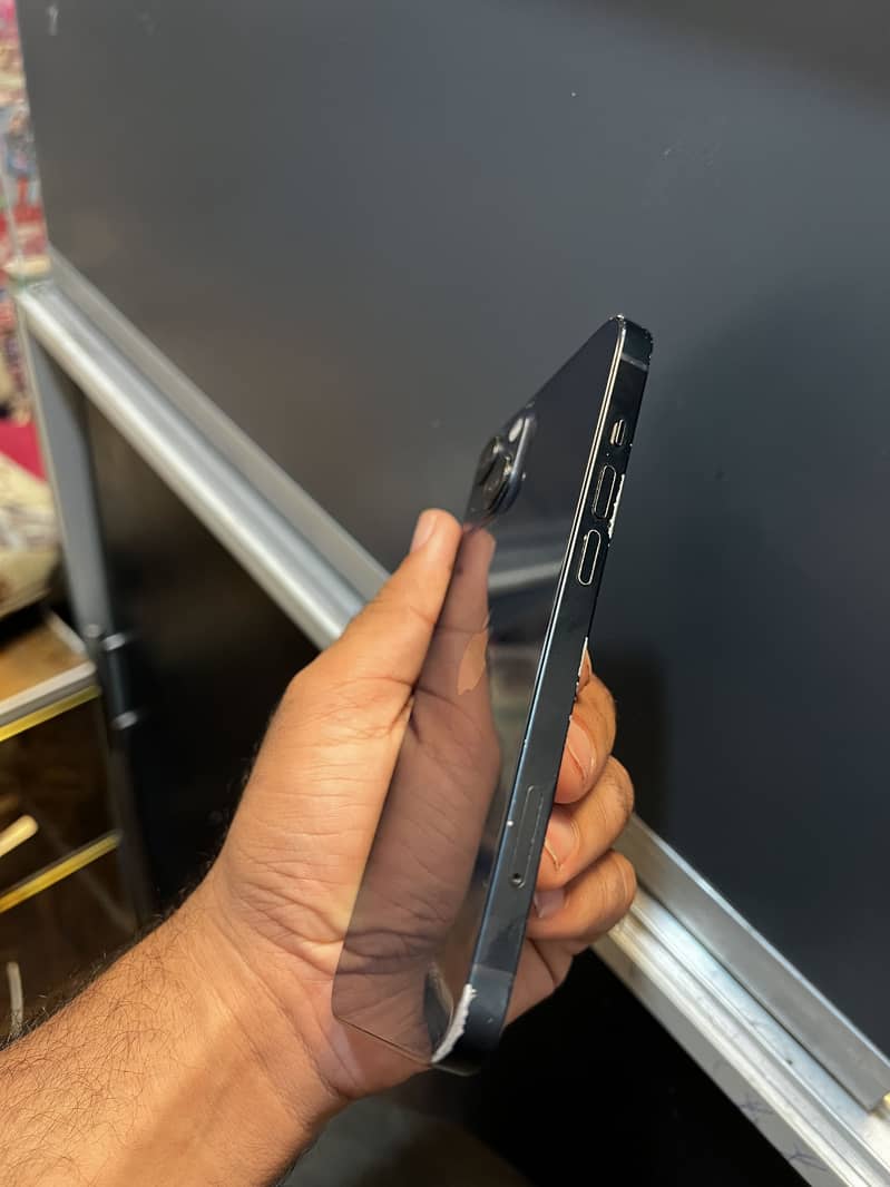 Apple iPhone 13 2