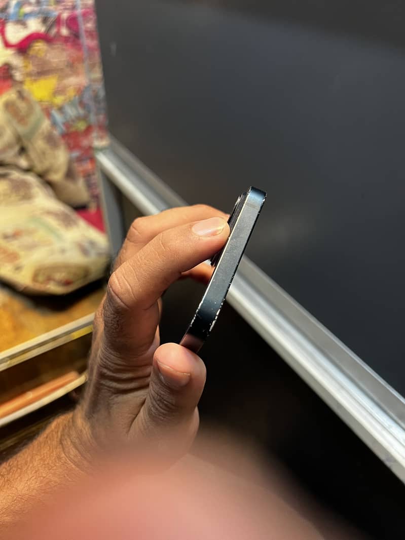 Apple iPhone 13 4