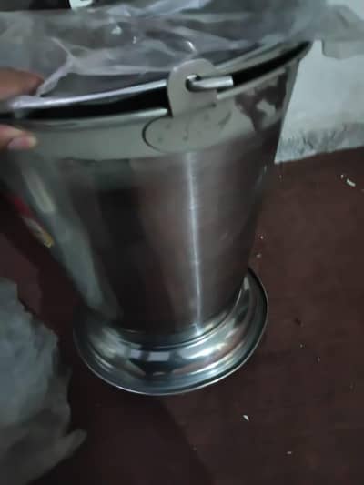 steal bucket  ( balti )