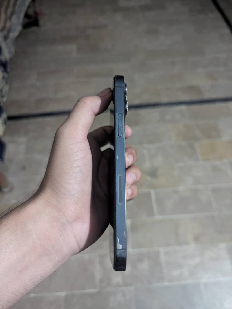 Apple iPhone 12 Pro 4