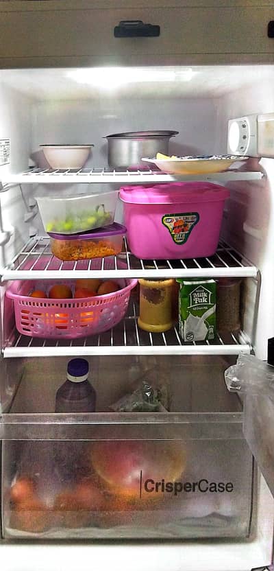 Dawlance Fridge for sell Only 1 Year use kia hay,all documents mojod h