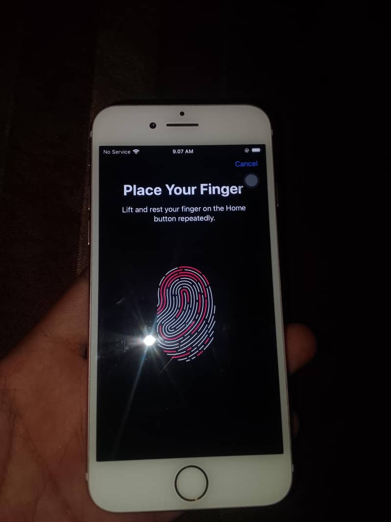 Apple iPhone 7 0