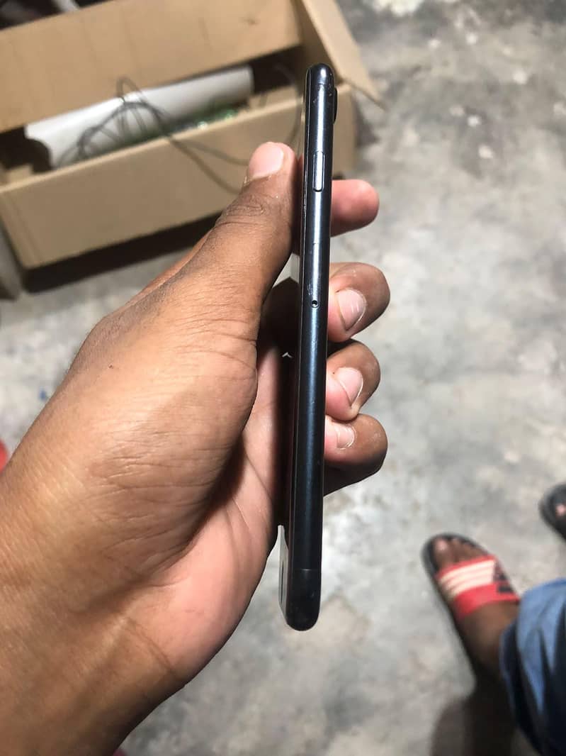 Apple iPhone 7 0