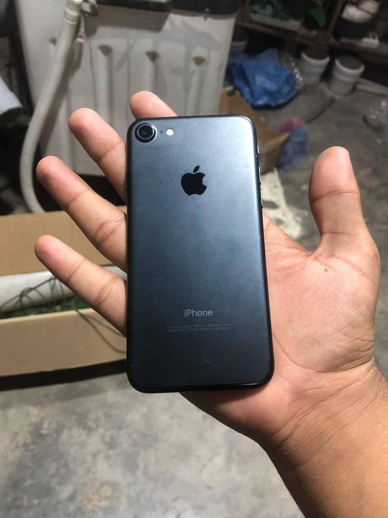 Apple iPhone 7 2