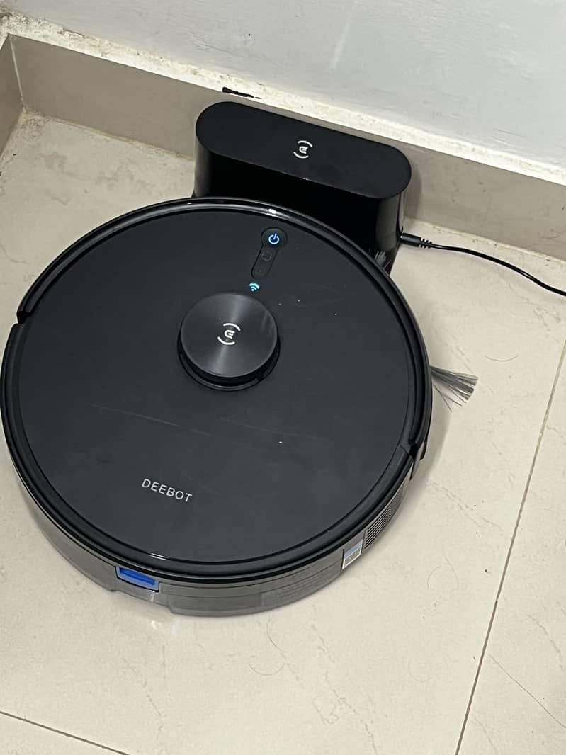 Deebot vacuum cleaner 1